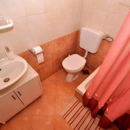 Apartman With Parking Space - 25161 Makarska